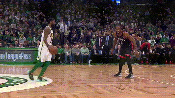 洛杉矶快船负于森林狼，经历逆转五连胜，森林狼展现顽强斗志，快船失误多，火力不足。（森林狼逆转击败快船，终结其五连胜，快船失误偏多火力不济）