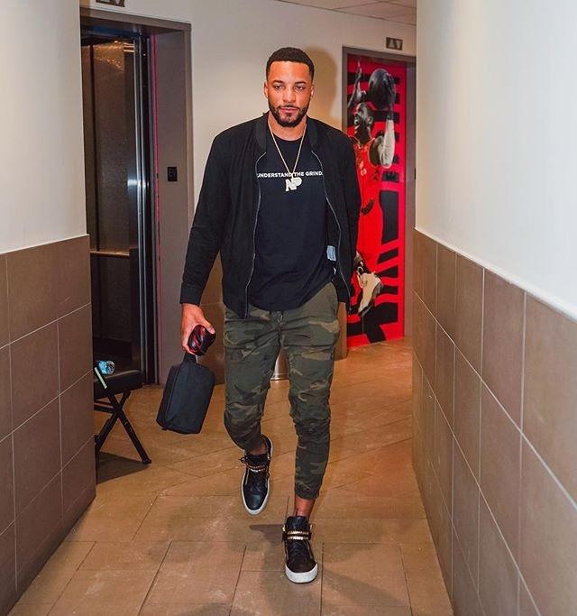 小卡空砍36+7哈登梦游，鲍威尔轰30分手刃旧主，热火送快船5连败（莱昂纳德空砍36+7，哈登失常；鲍威尔30分复仇旧主，热火再送快船五连败）