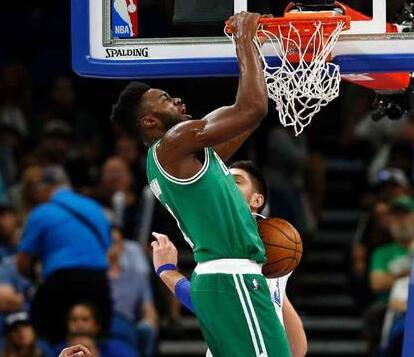 伊涅斯塔：佩德里并非我与哈维合体；梅西未来说不定回巴萨（伊涅斯塔称佩德里并非我与哈维的结合，梅西未来不排除回归巴萨）