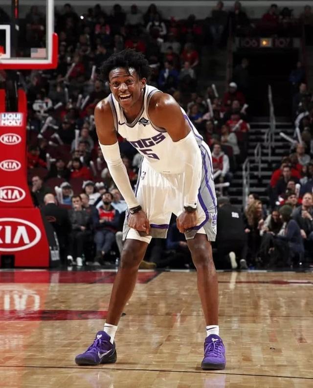 媒体人：CBA新赛季特许鞋名单仅剩胡明轩和赵继伟（仅剩胡明轩与赵继伟入选CBA新赛季特许鞋名单）