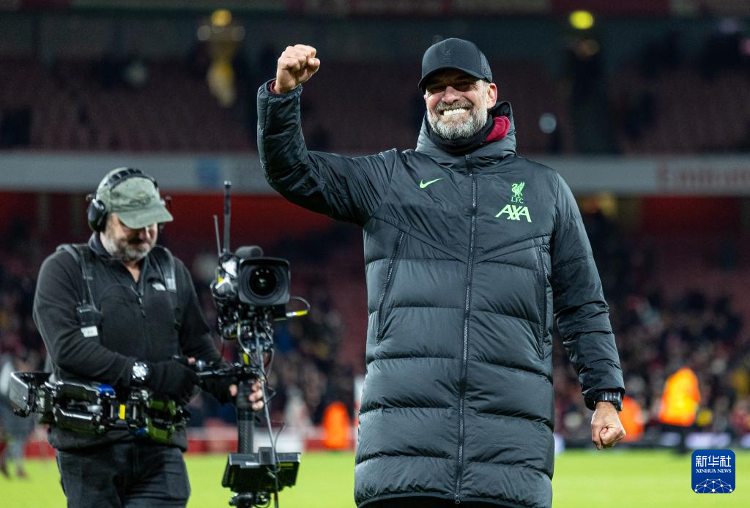 阿根廷强势晋级淘汰赛（阿根廷昂首闯入淘汰赛）