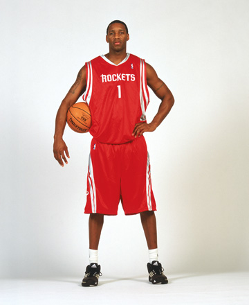 里程碑！科比·怀特生涯三分命中数突破1000记（科比·怀特达成生涯1000记三分里程碑）